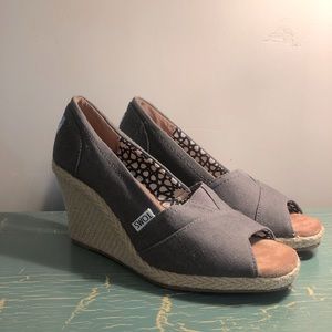 Toms Gray Wedge Size 6